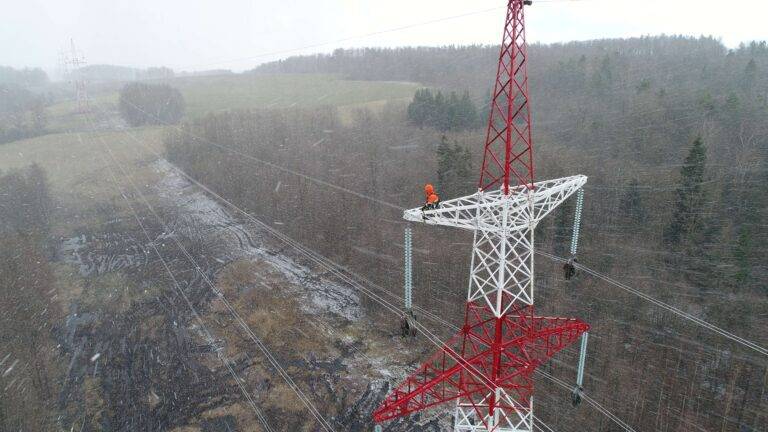 Assembly and tensioning works on the double-circuit 330 kV overhead line Jurbarkas - Bitenai, Lithuania – el.demo.weblegend.pl