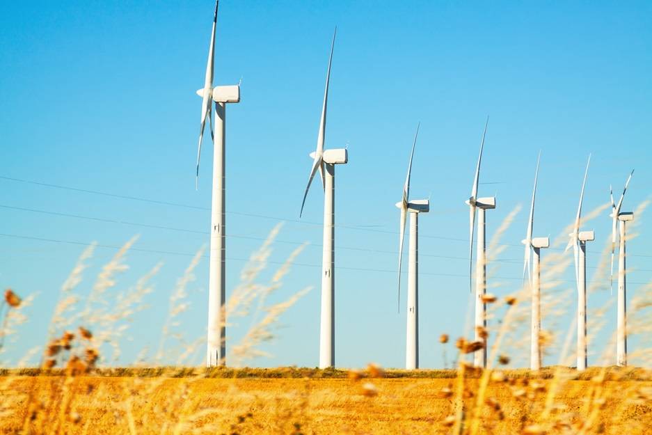 The impact of weather conditions on the efficiency of wind farms