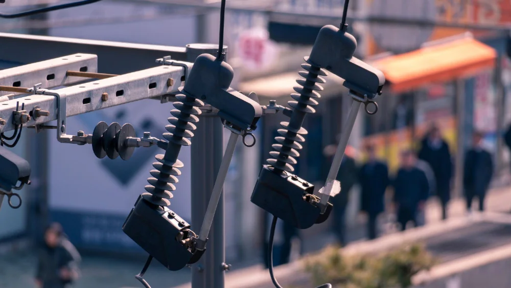 advantages and disadvantages of autotransformers