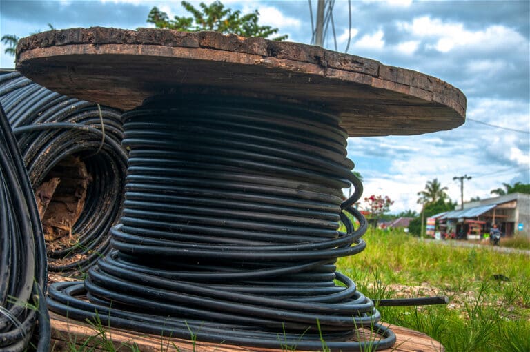 Modern technologies for laying cable lines